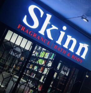 3D shop sign post lighting